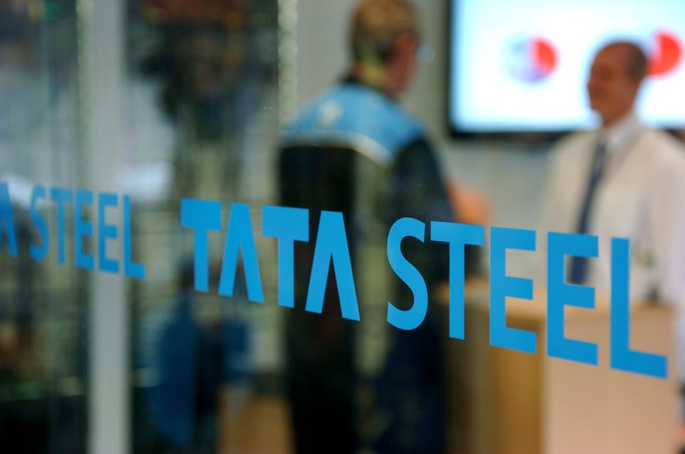 Corus rozpoczyna proces zmiany nazwy marki na Tata Steel.
